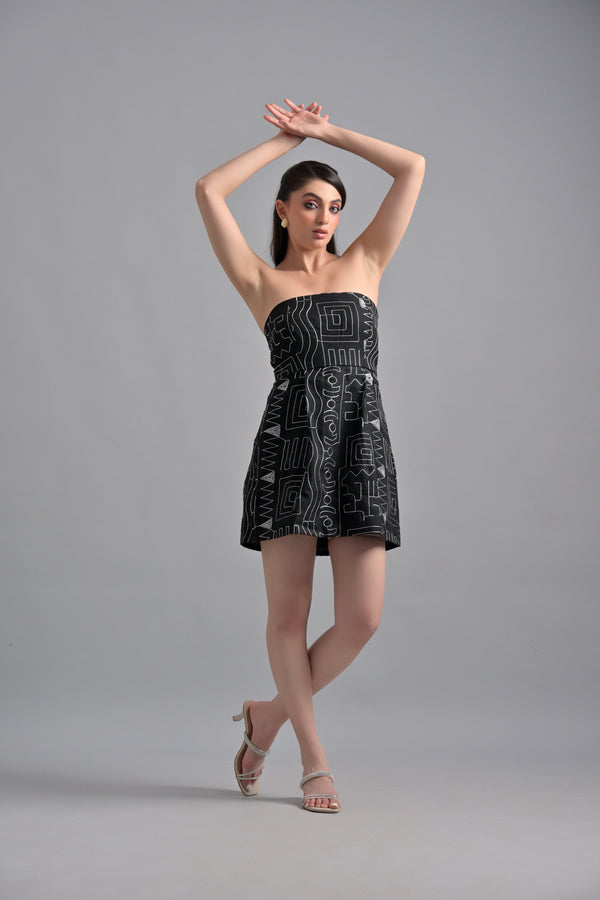 Black ambroidery short dress