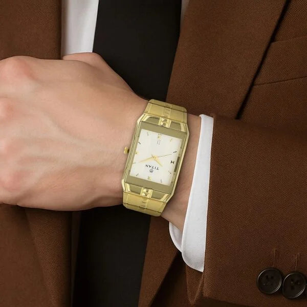 Analog with Date Silver Dial Metal Strap watch for Men
